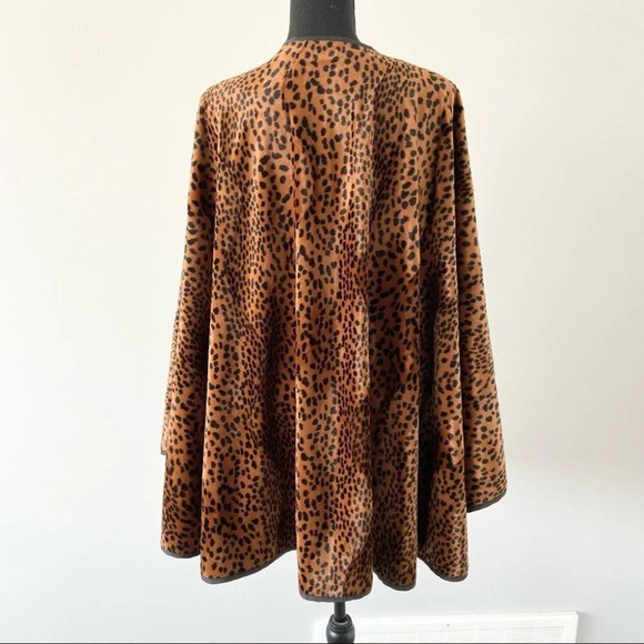 Marallis Collection  Leopard Print Poncho Cape - Picture 3 of 11